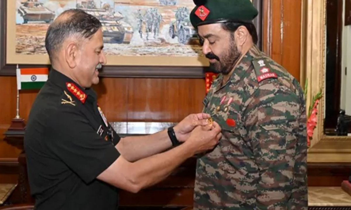 Mohanlal awarded COAS Commendation card