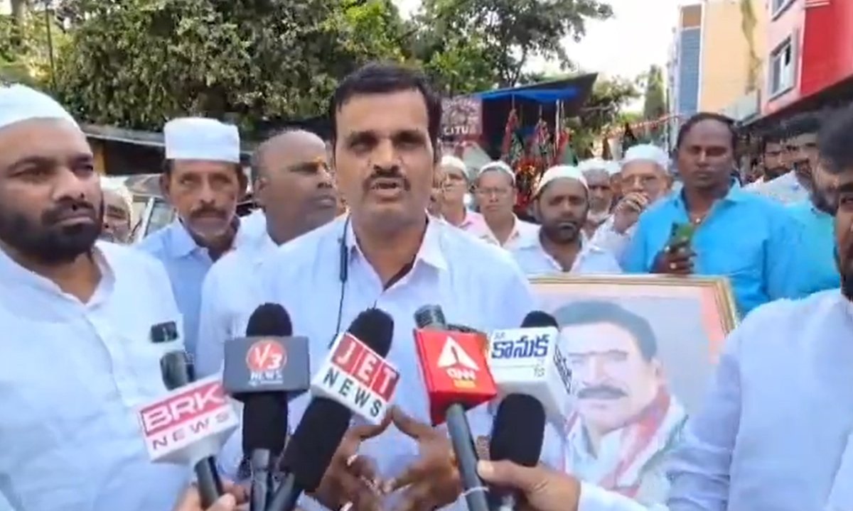 pjr fans fire on Naveen Yadav